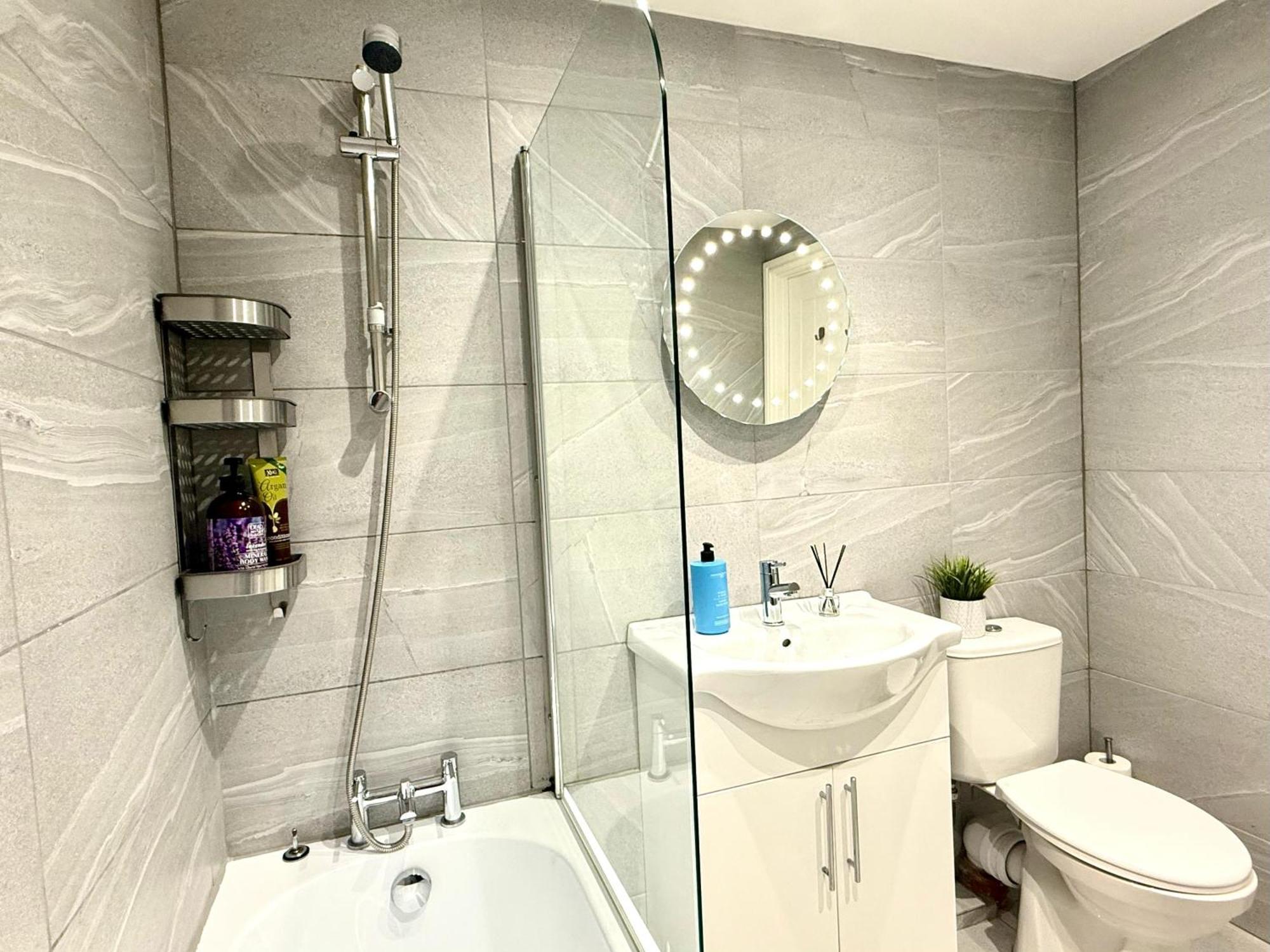Evergreen Lodge - Two Bed Lux Flat - Parking, Garden, Patio, Wifi, Netflix - Close To Blenheim Palace & Oxford - F3 Кидлингтон Экстерьер фото